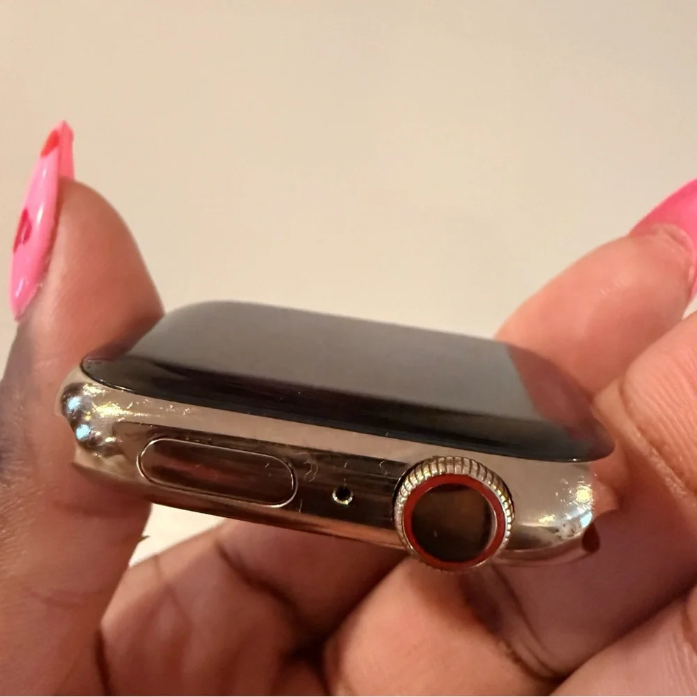 Apple Gold Stainless Steel Smartwatch with Gold Milanese Loop - Picture 6 of 11
